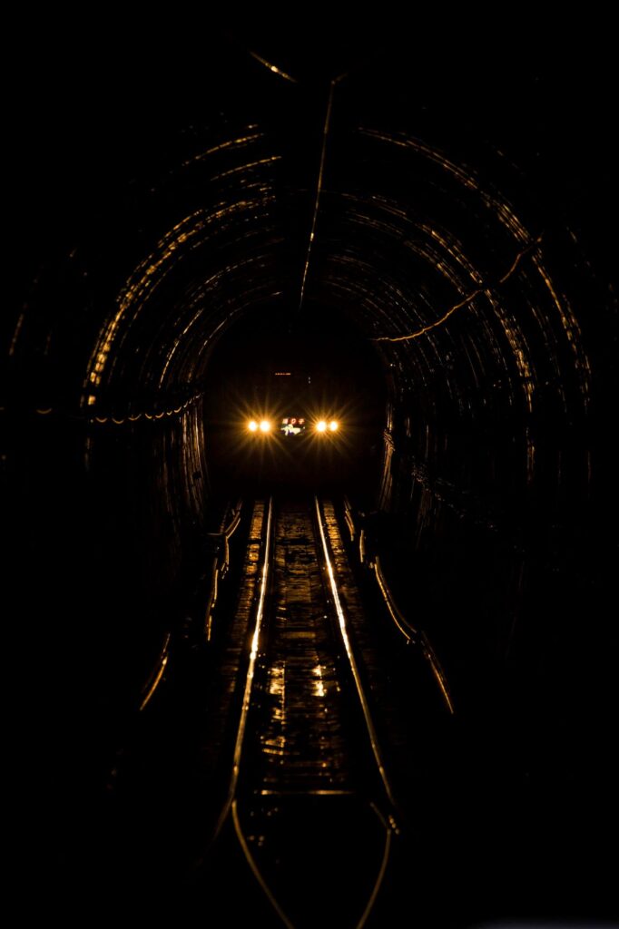 185系　トンネル